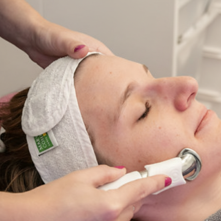 Découvrez l’institut de beauté Belle au Natur’Elle à Clermont-Ferrand (63) : soins visage Mary Cohr, massages bien-être, drainage lymphatique et épilation. Prenez rendez-vous en ligne pour une expérience beauté & bien-être personnalisée.